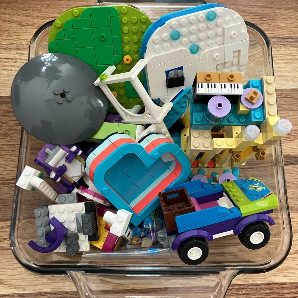 Lego Lot - Gallon Bag of Colorful Building Toy Pieces - Assorted Colors & Sets 1 - Picture 3 of 4